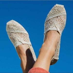 TOMS Crochet Cream colored classic